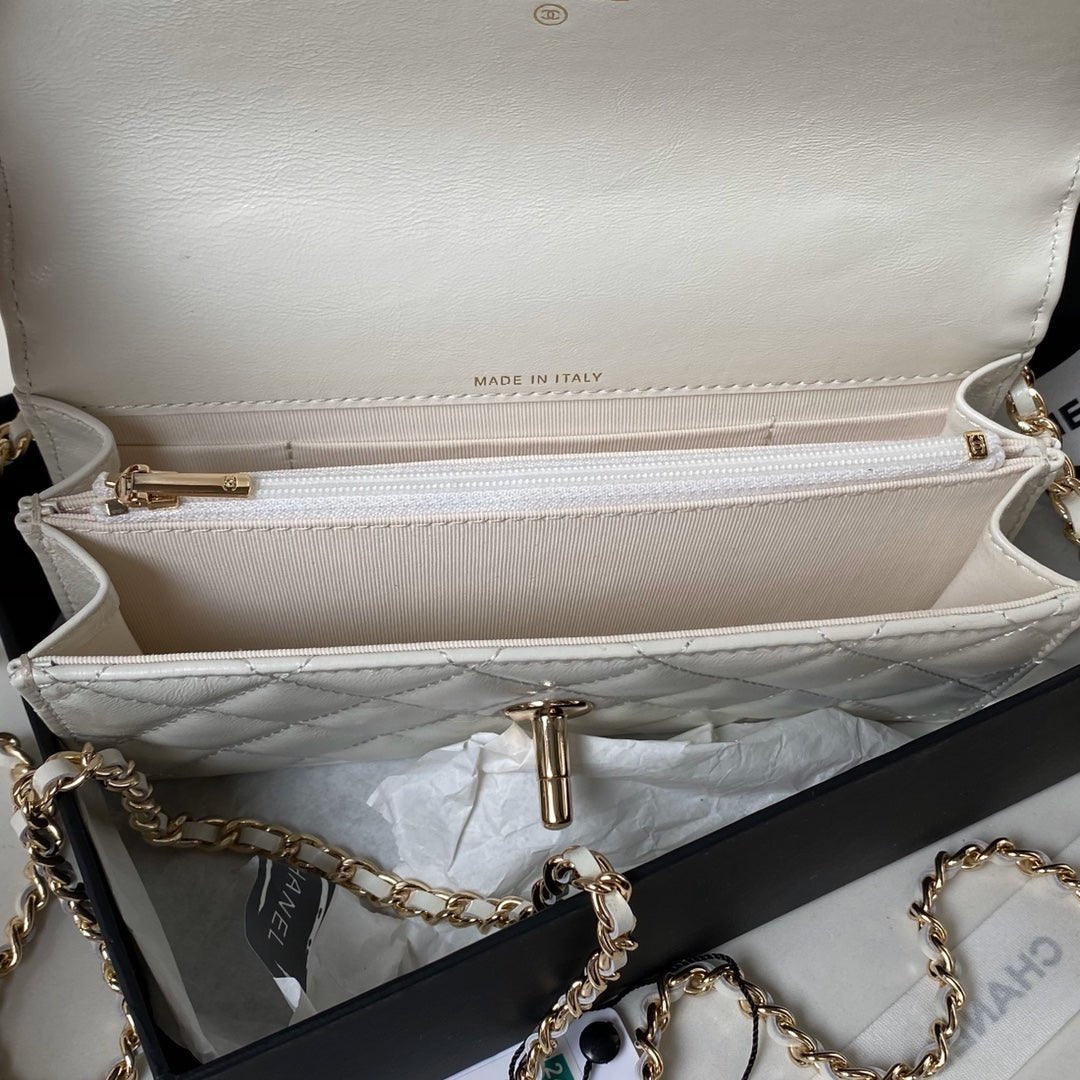 ＣＨＮＥＬCHAIN CLUTCH BAG WHITE
