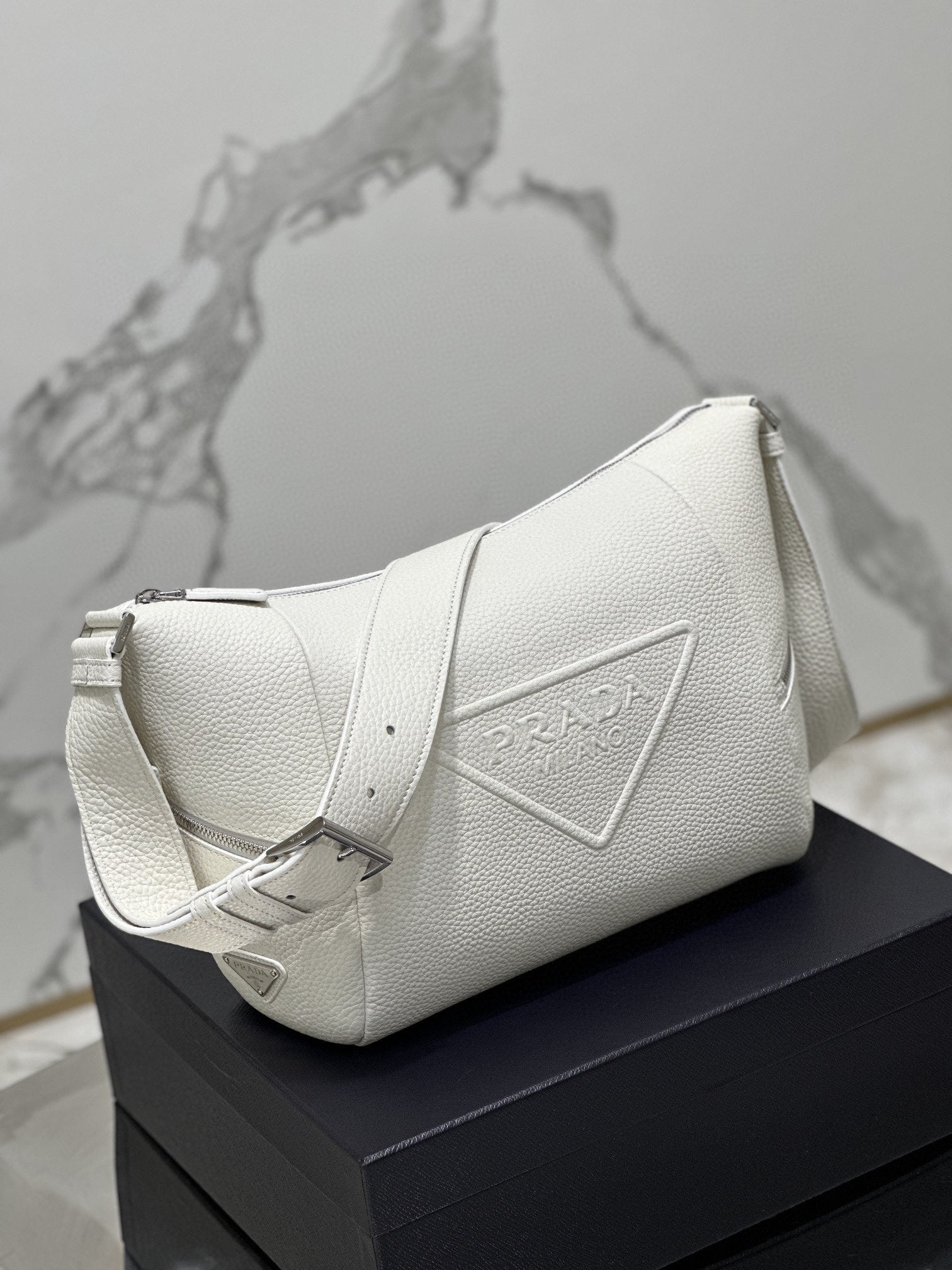 ＰＲＤＡ WHITE LEATHER SHOULDER BAG