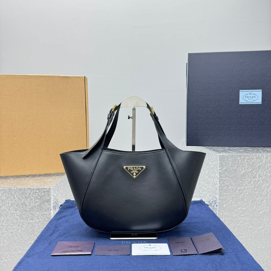 ＰＲＤＡ MEDIUM LEATHER TOTE BAG