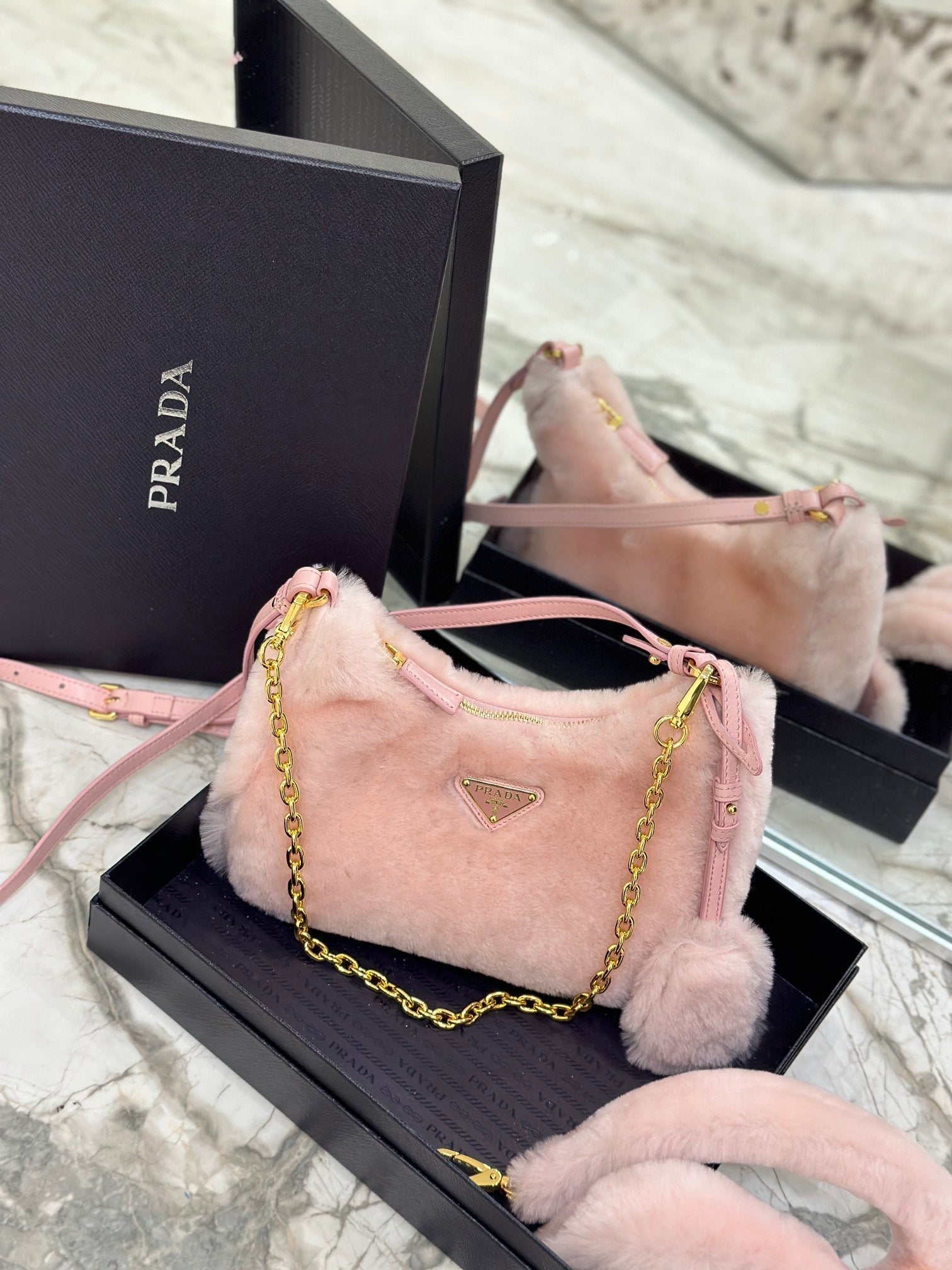 ＰＲＤＡ RE-EDITION SHEARLING MINI-BAG ORCHID PINK