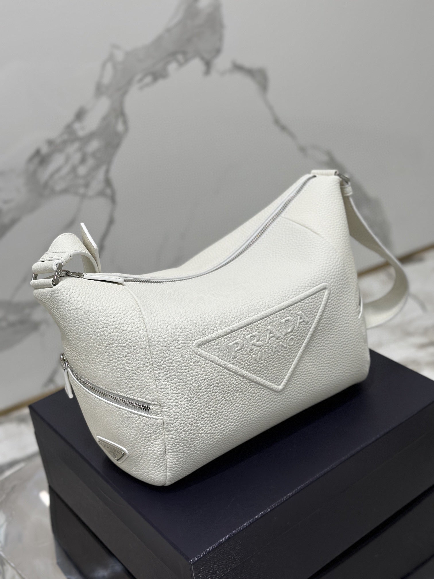 ＰＲＤＡ WHITE LEATHER SHOULDER BAG